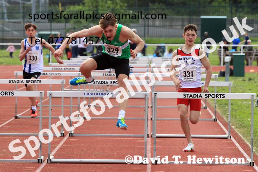 Men and Boys hurdles, 2022 North Eastern Track and Field Champs., Middlesbrough. David T. Hewitson/Sports for All Pics